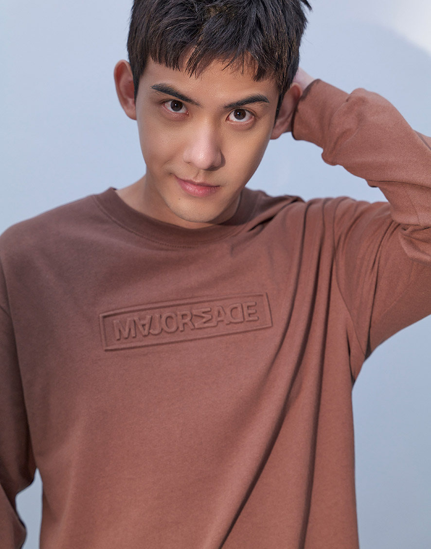 立體浮雕字母薄長TEE