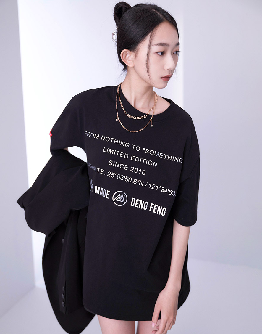 個性款金銀燙字短T'