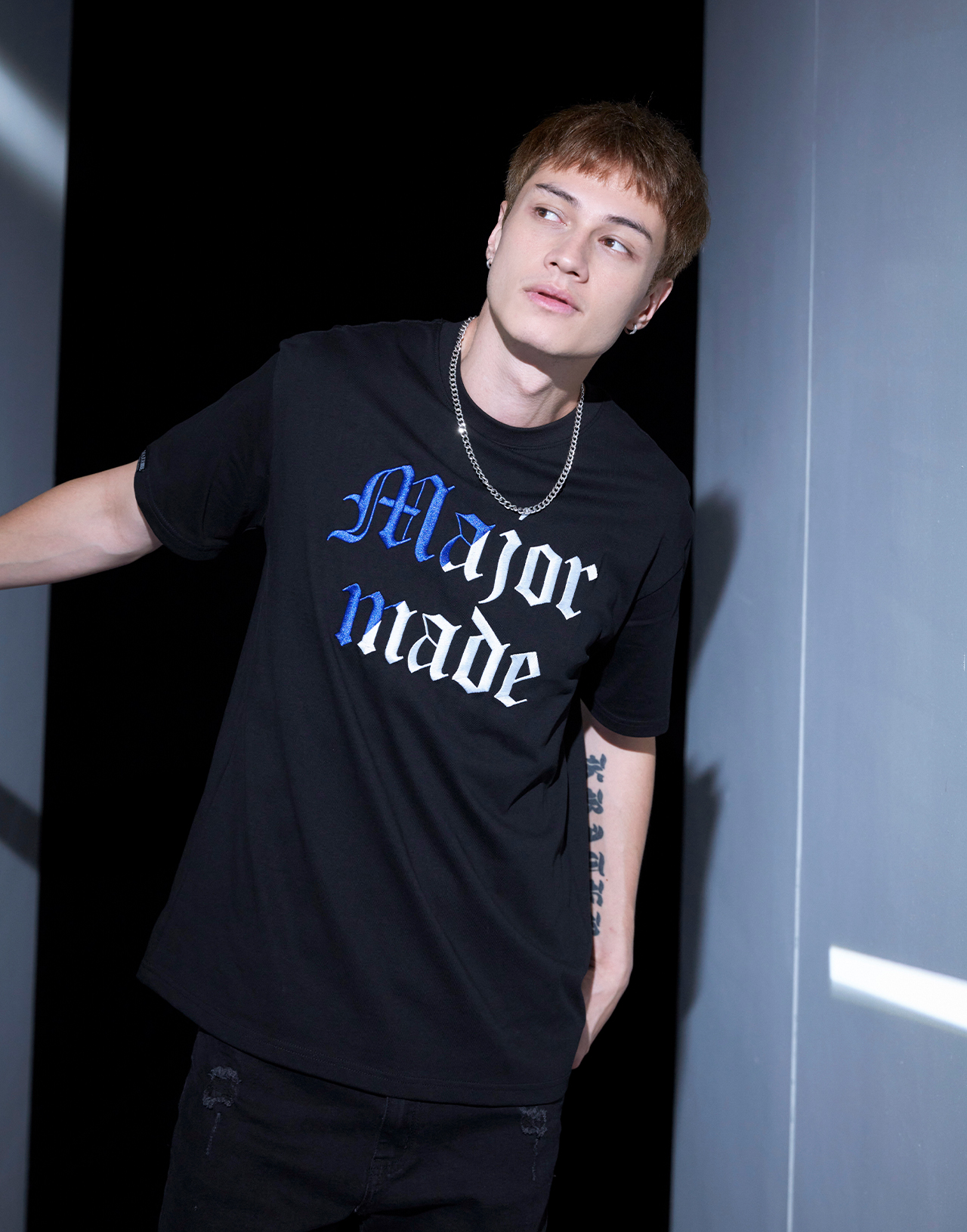 歌德字雙色刺繡短Tee