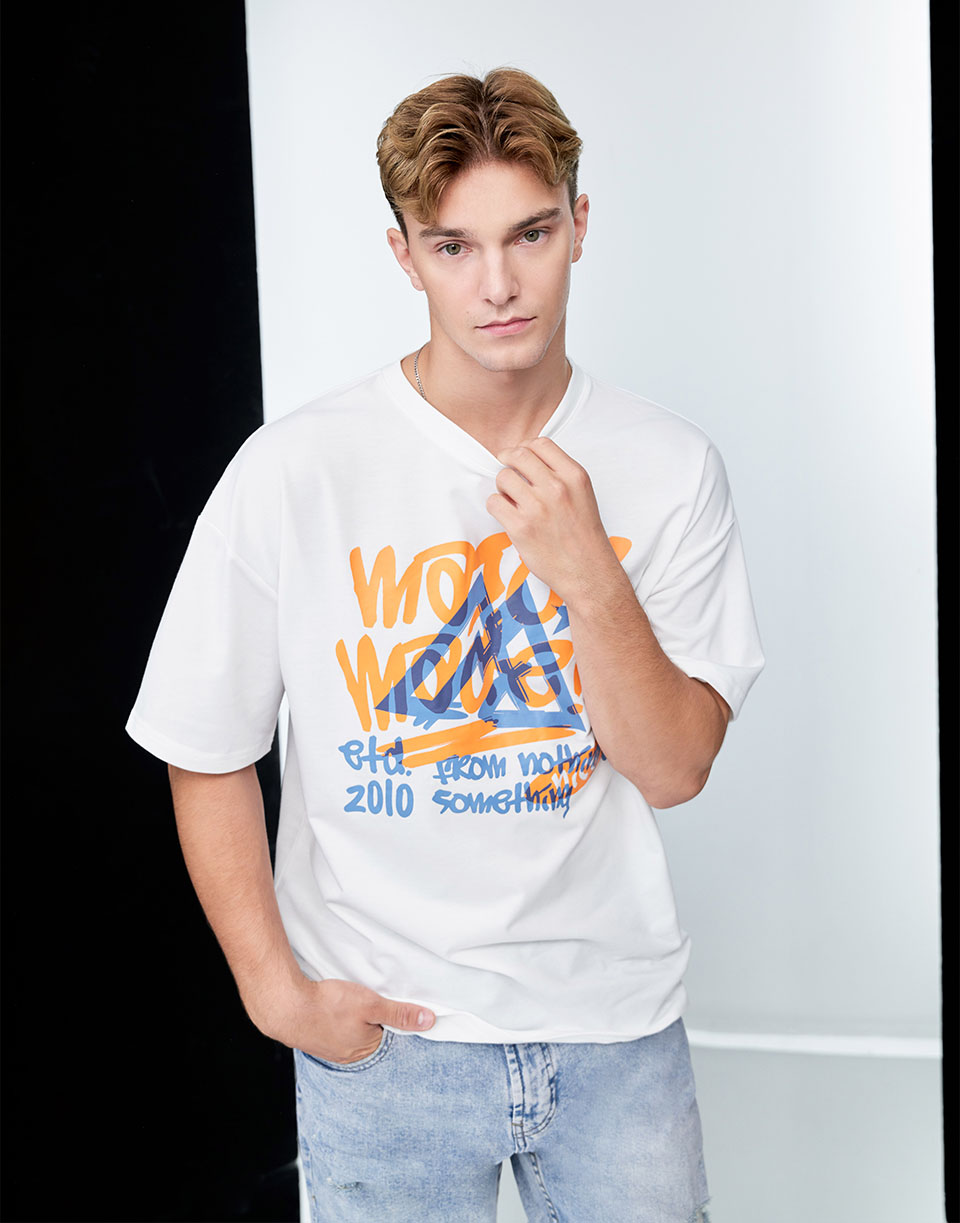 盡情玩樂塗鴉疊層短TEE