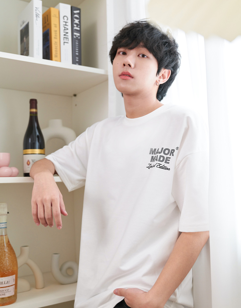 四排感字母泡泡膠短TEE