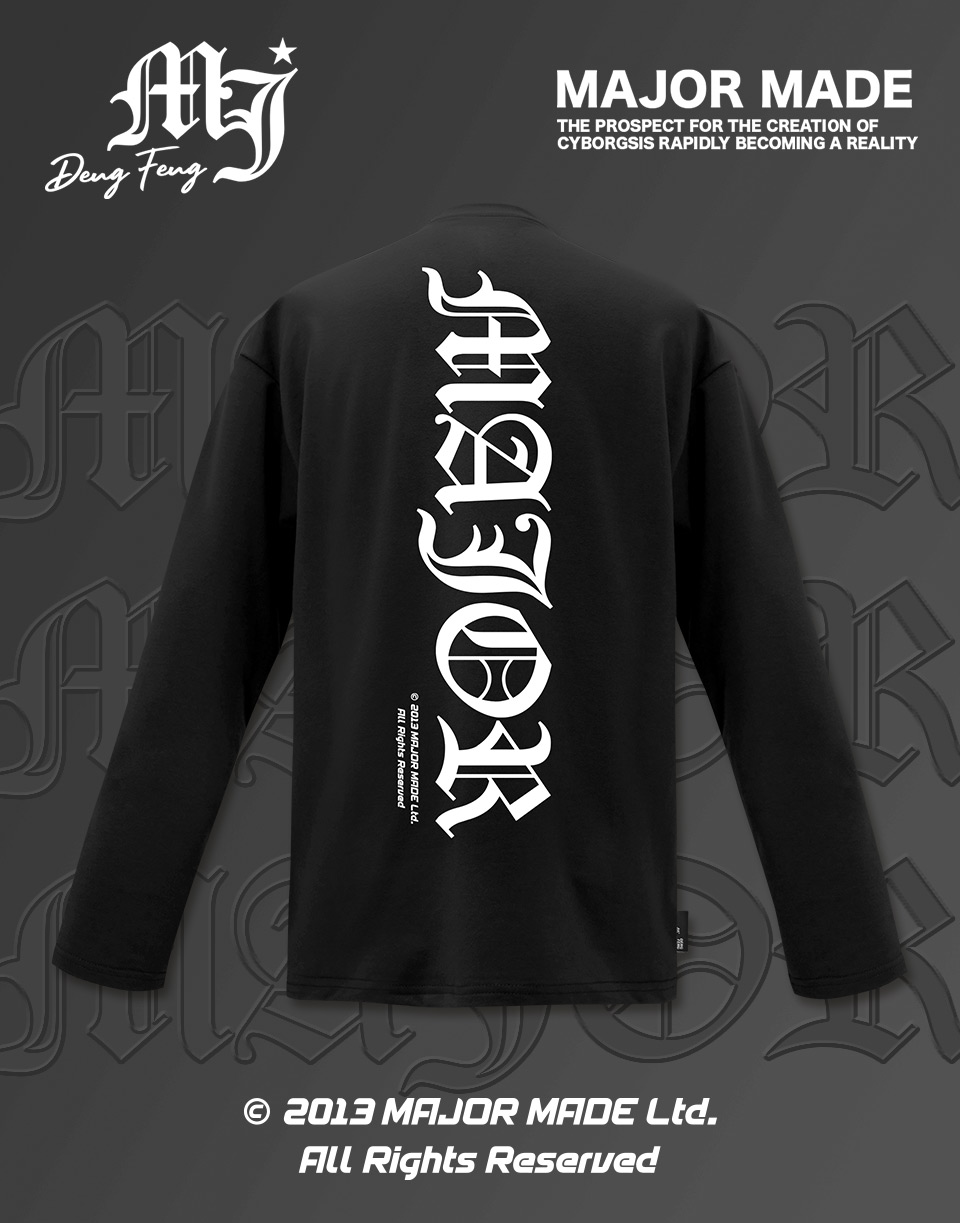 哥德字後背直向刺繡文字長TEE
