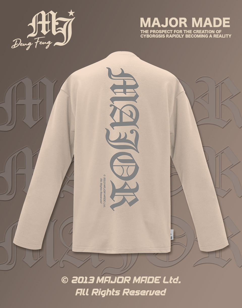 哥德字後背直向刺繡文字長TEE
