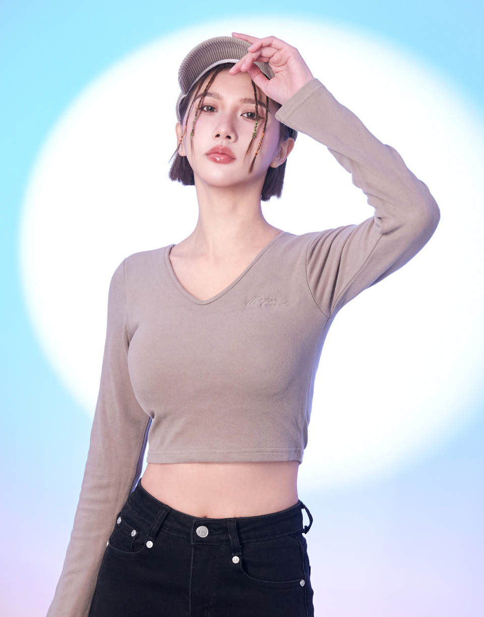 質感V領刺繡短版發熱衣