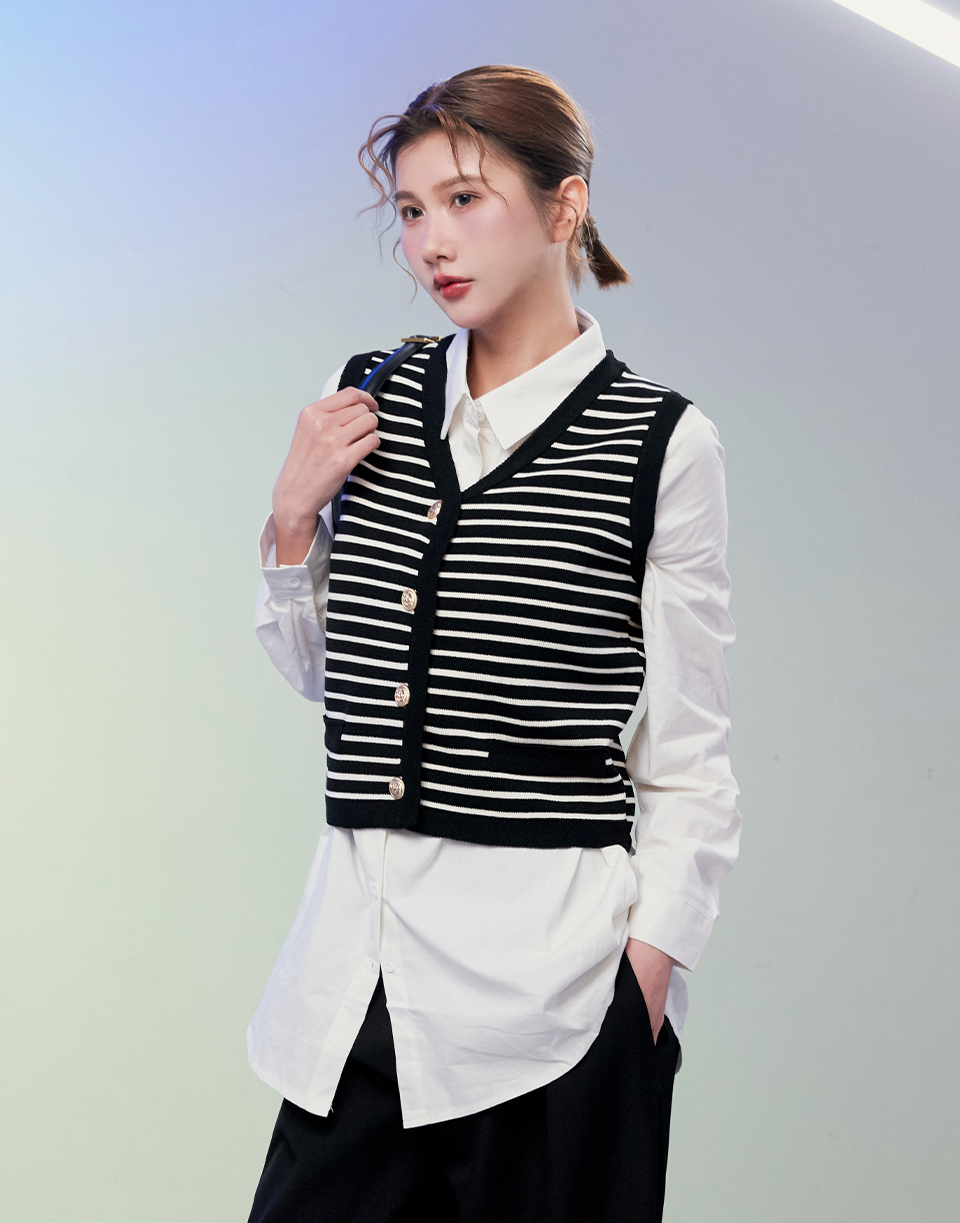 V領條紋金釦造型背心