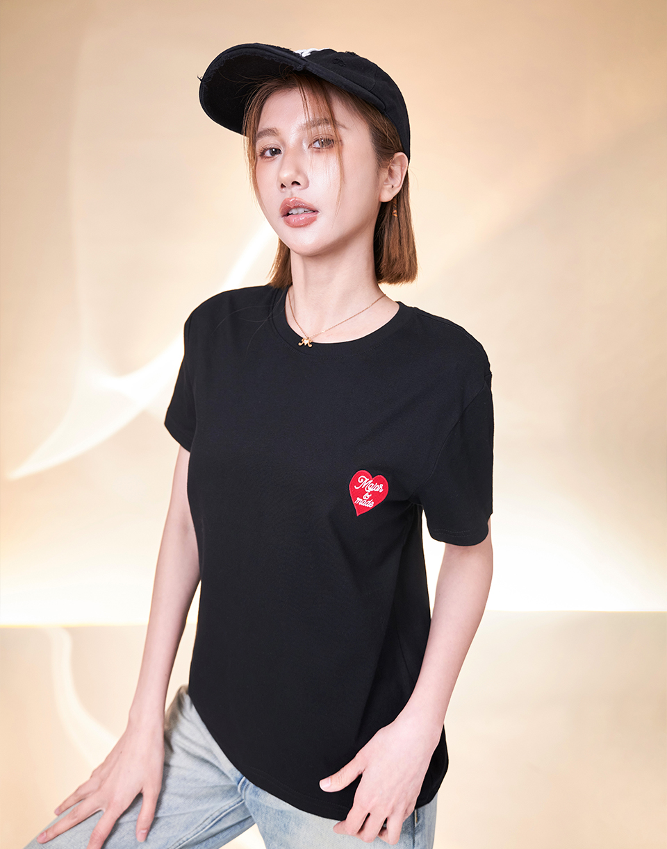 品牌愛心刺繡短T