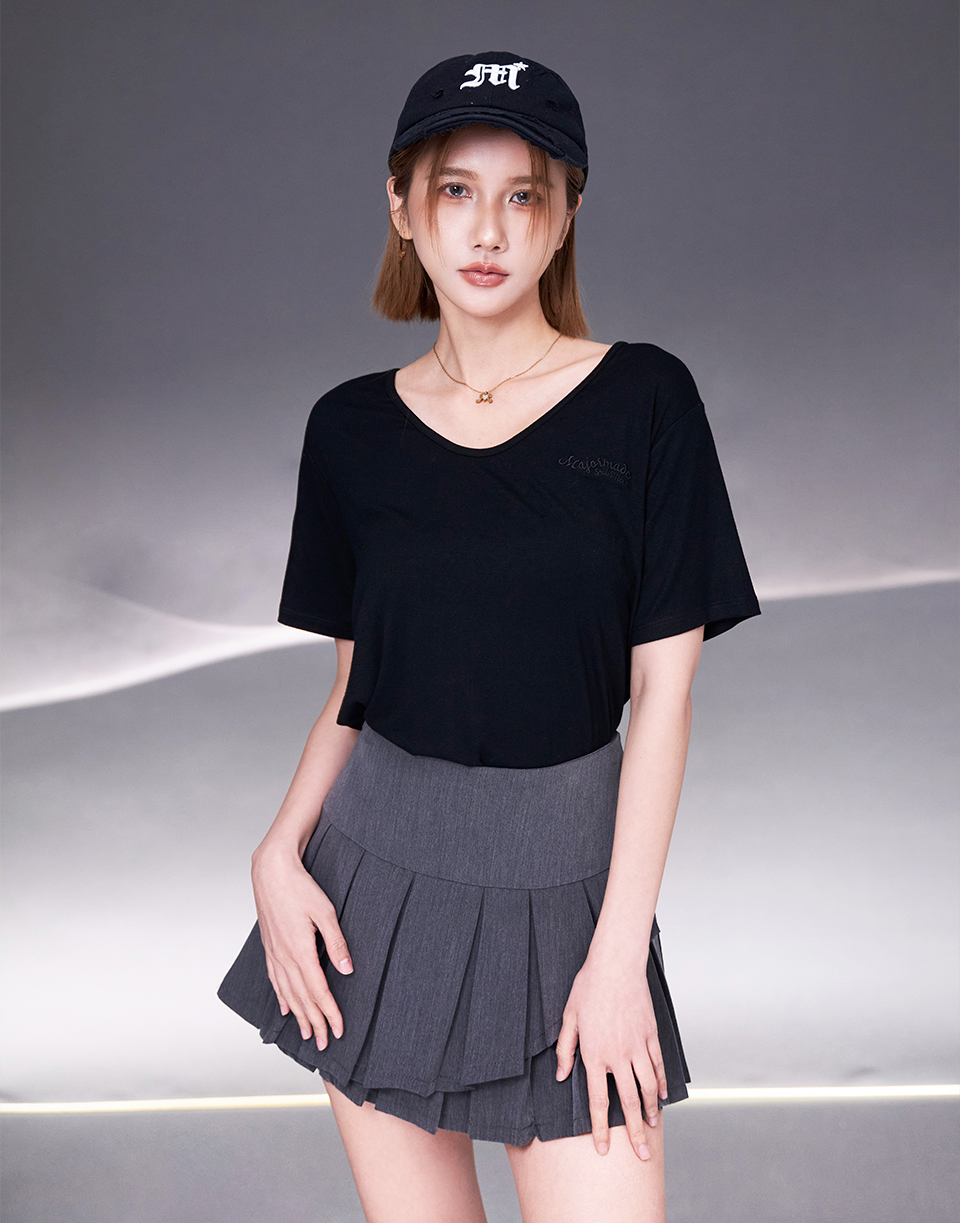 V領彈力刺繡弧度字短T