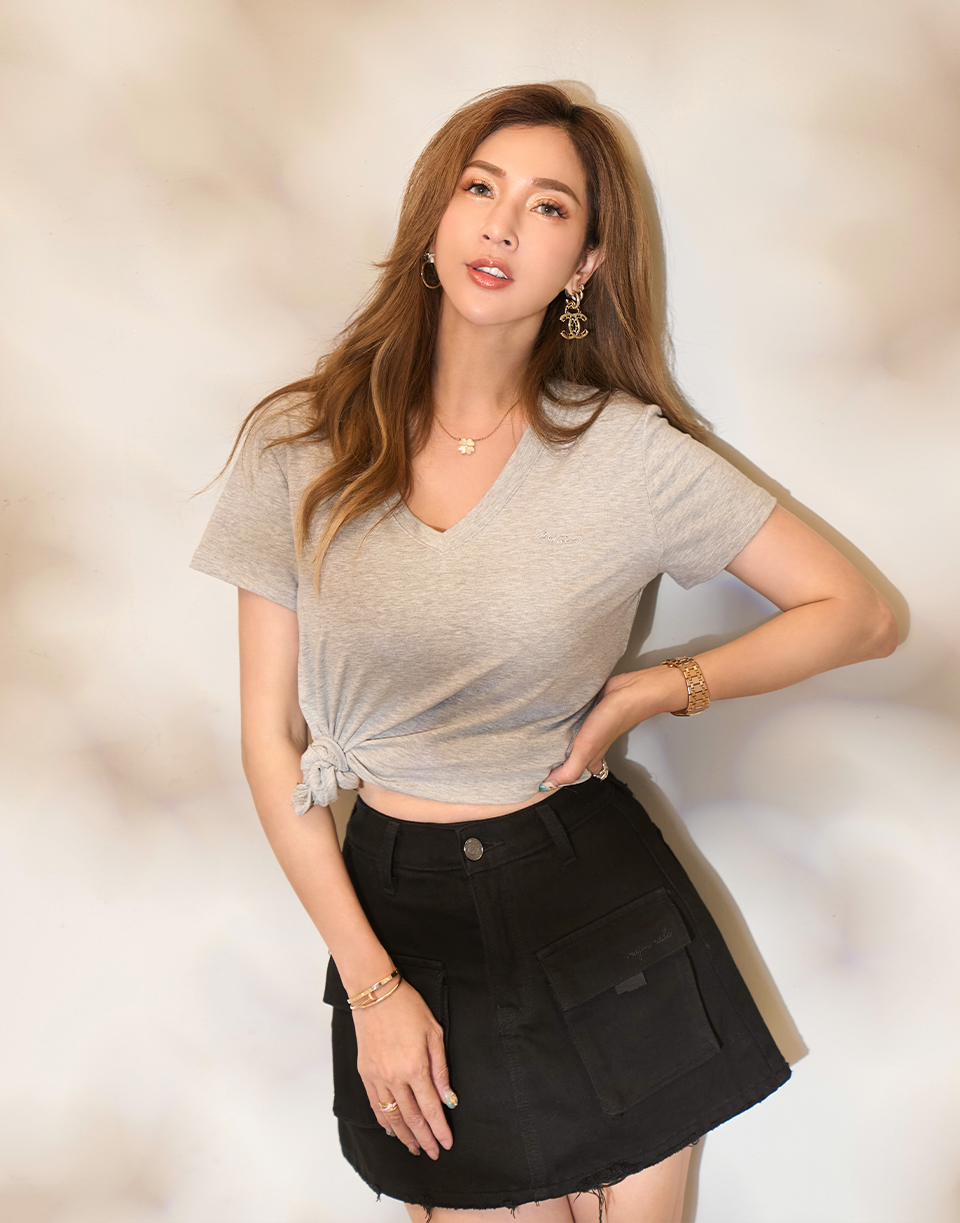 V領柔軟刺繡基本款短T