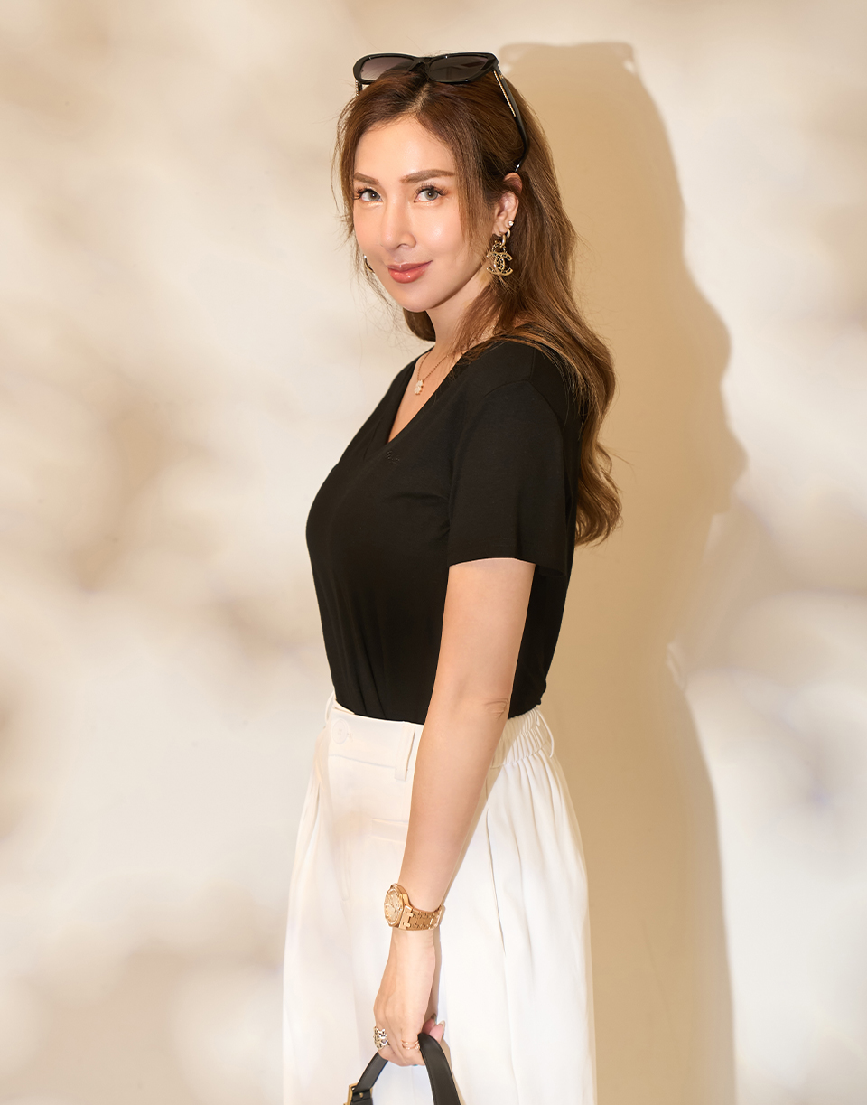 V領柔軟刺繡基本款短T