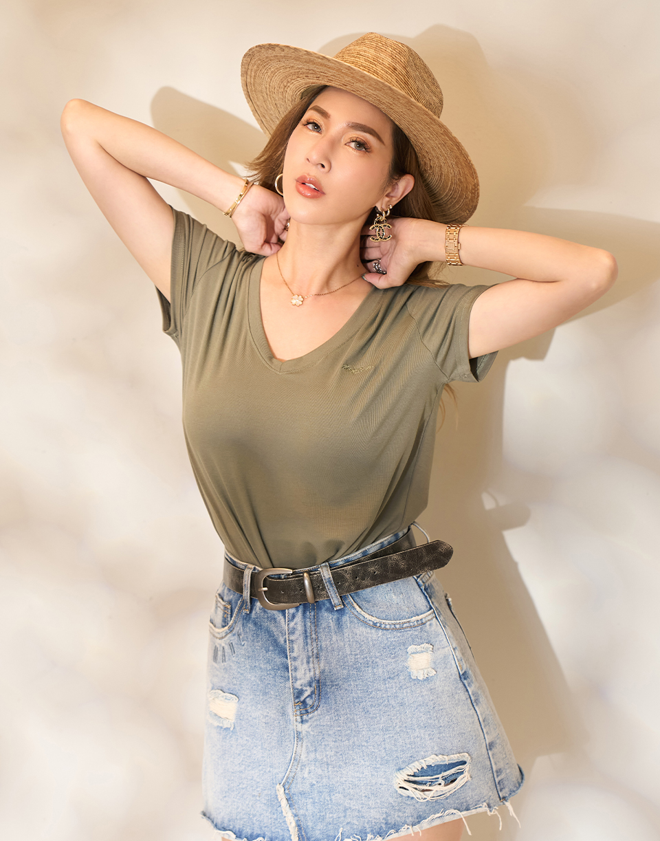 V領柔軟刺繡基本款短T