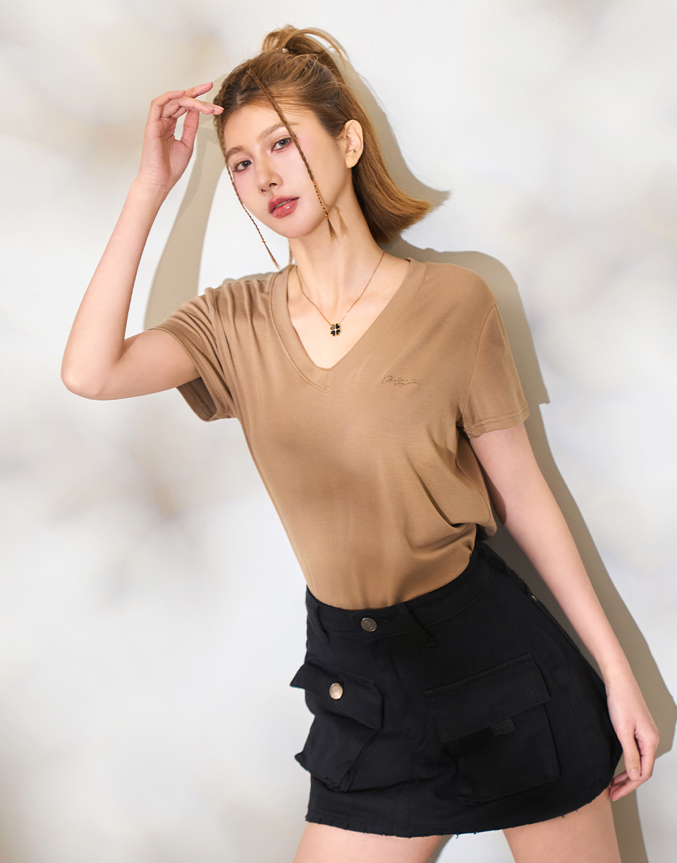 V領柔軟刺繡基本款短T