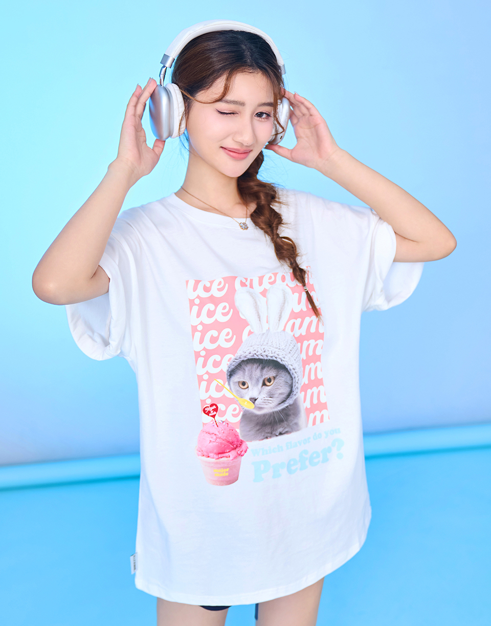 戴兔耳毛帽的貓貓短T