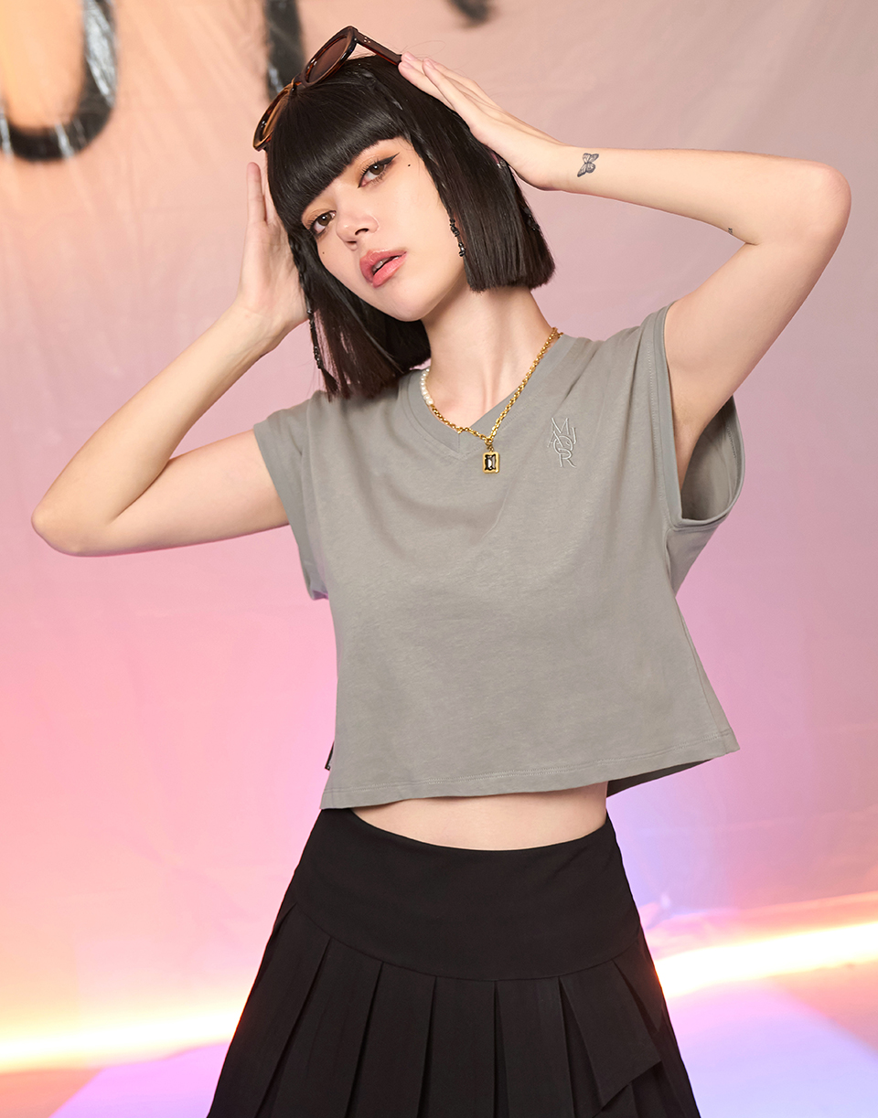 無袖V領刺繡上衣