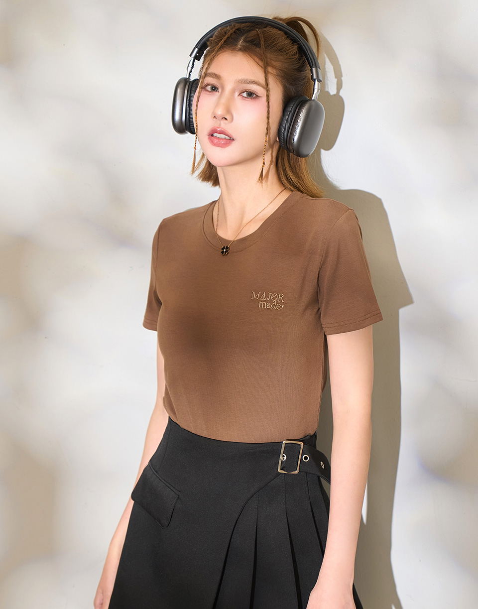 圓領中短版字母大彈力短T