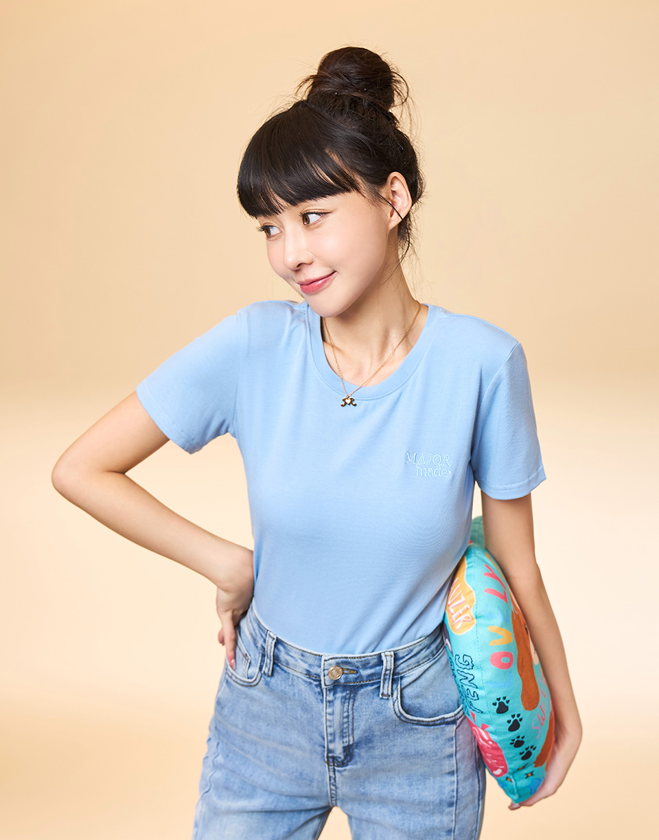 圓領中短版字母大彈力短T