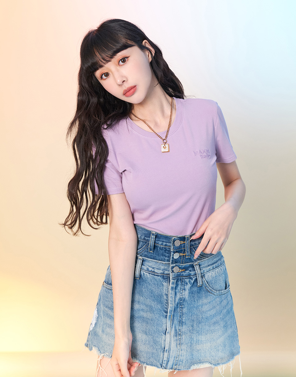 圓領中短版字母大彈力短T