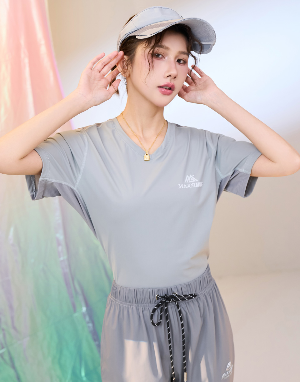 登峰透氣涼感V領T'
