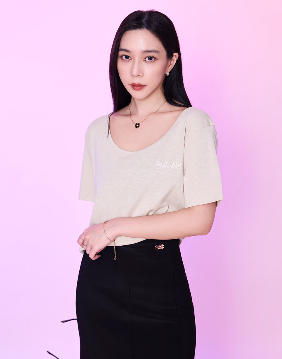 基本款竹節紋彈力短T