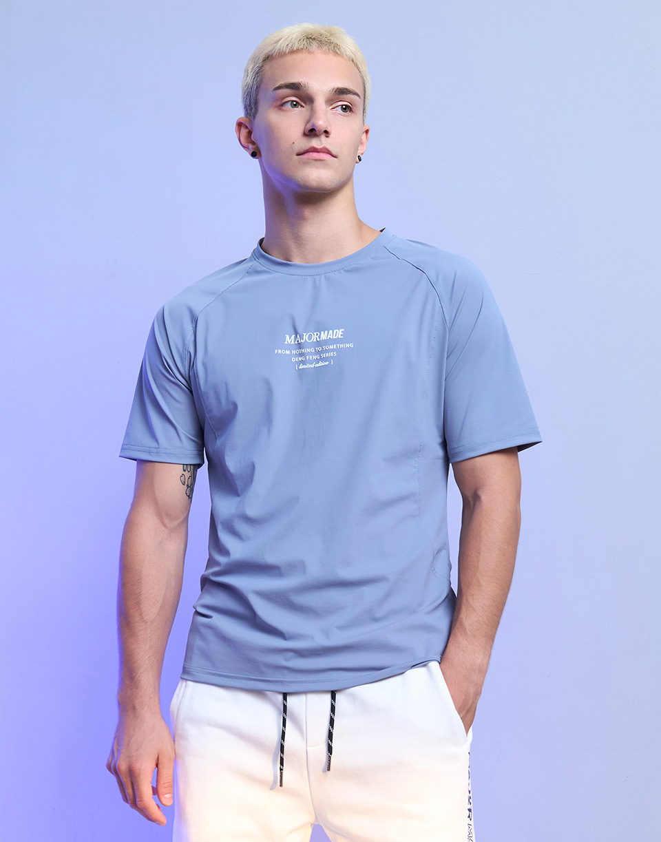 立體字滑面涼感短T