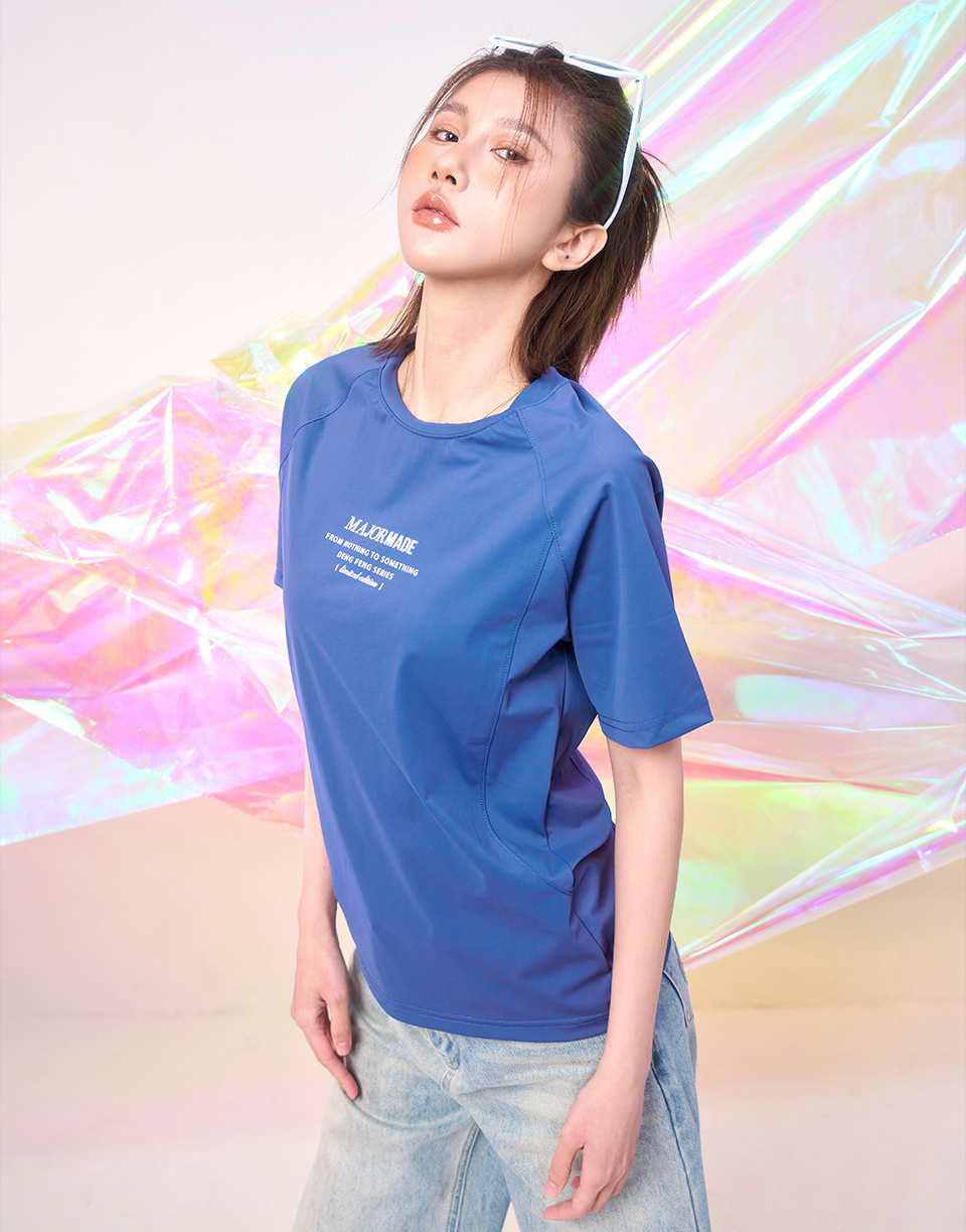 立體字滑面涼感短T
