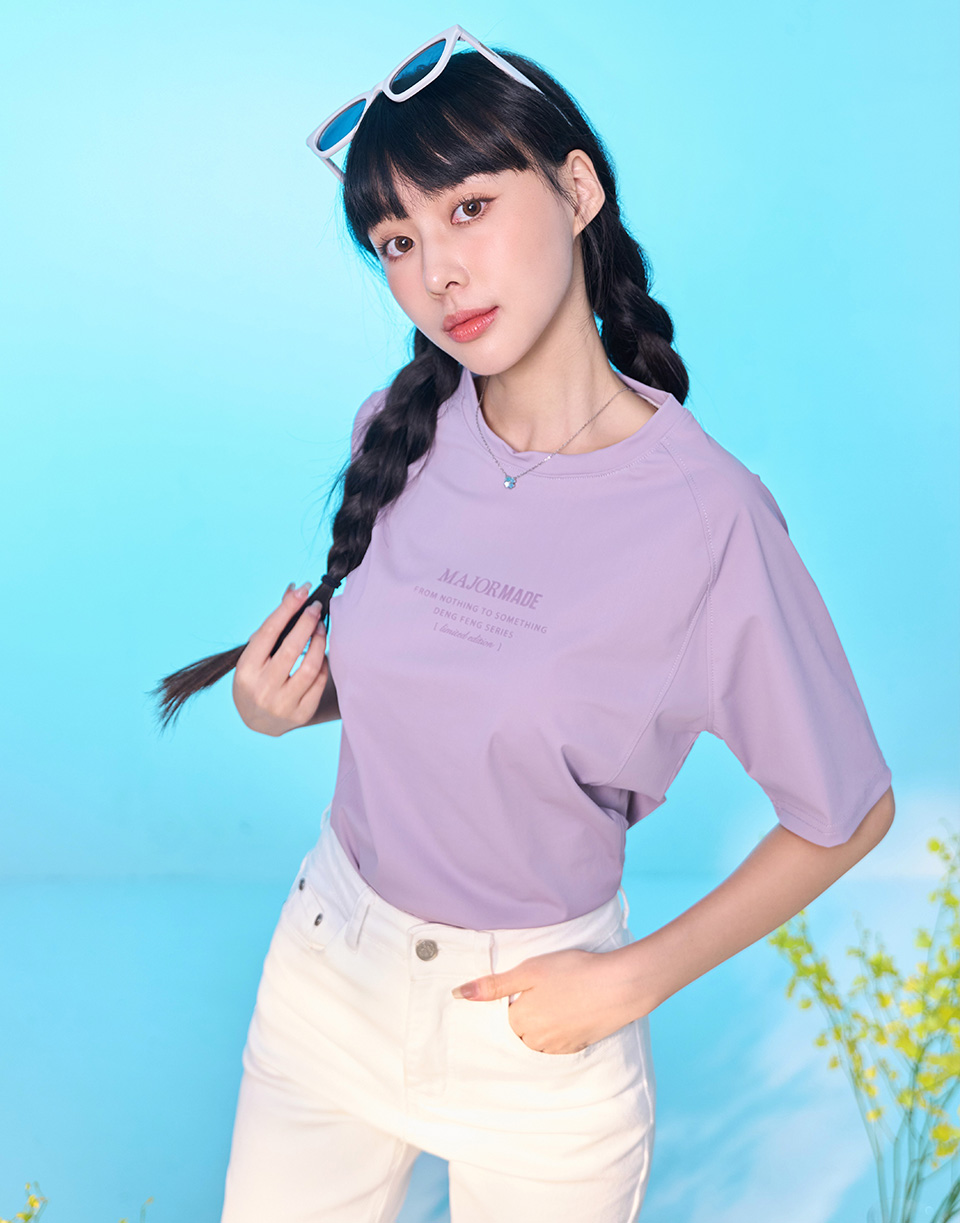 立體字滑面涼感短T