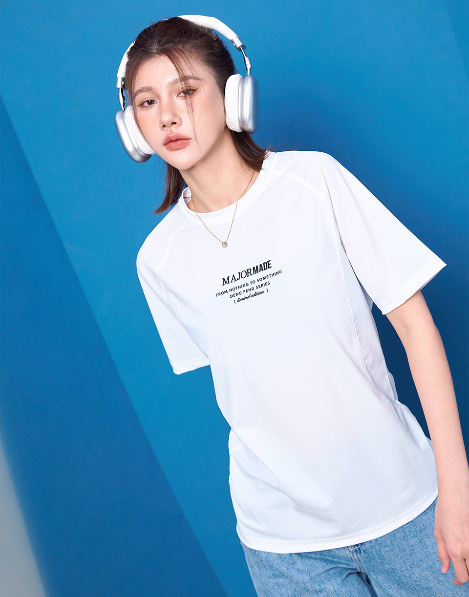 立體字滑面涼感短T