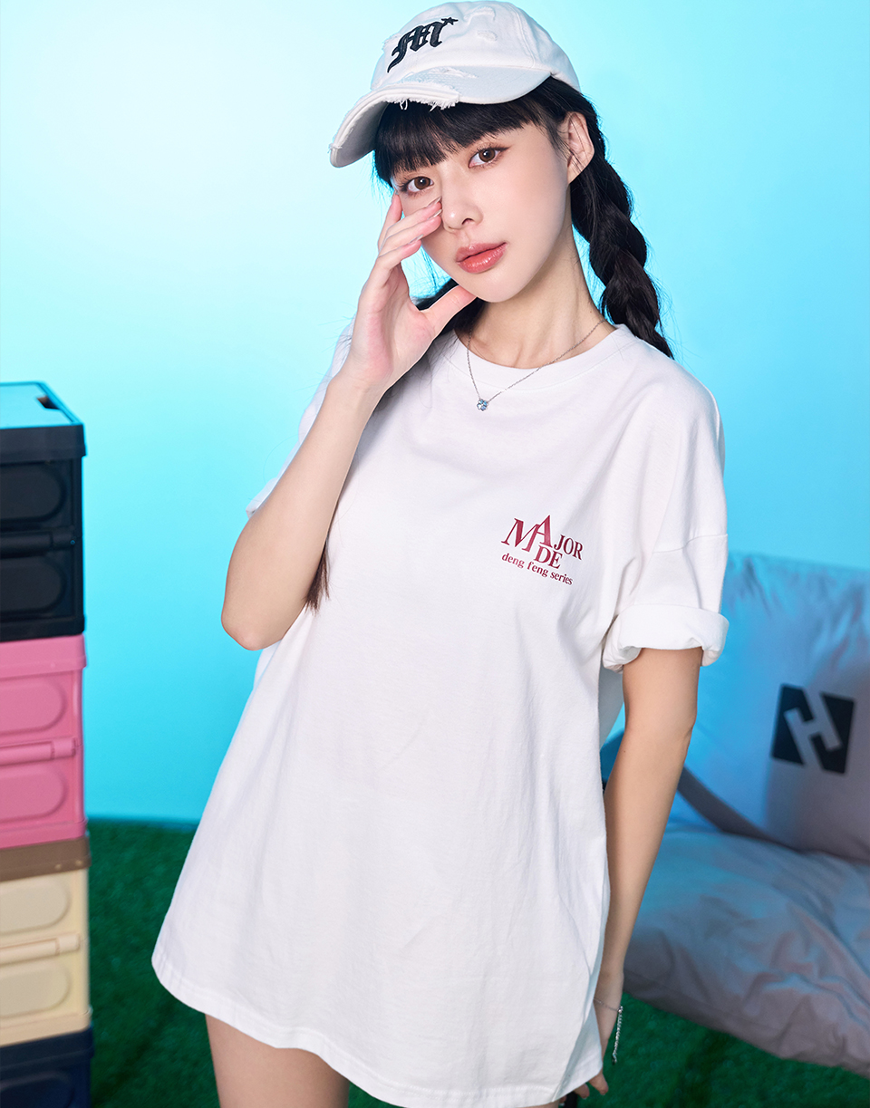 黑白花卉漸層字母短T