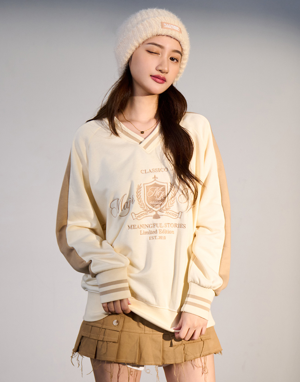 美式復古V領撞色大學T