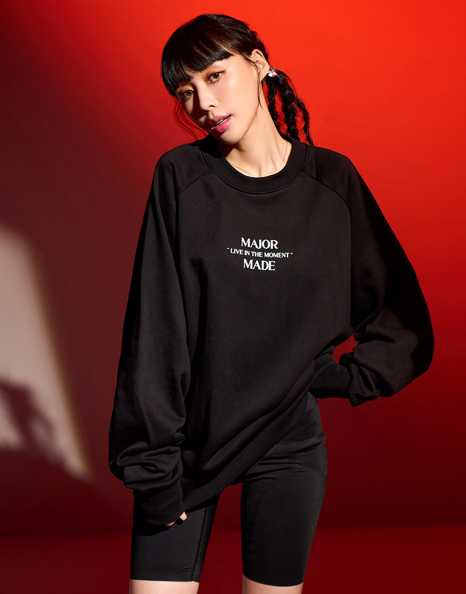 立體品牌字大學T