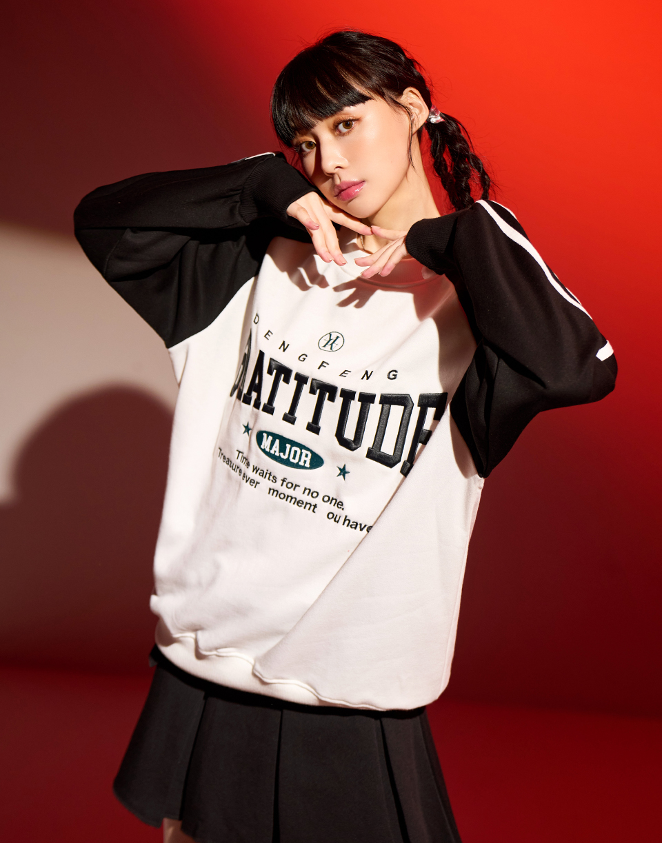 運動風文字刺繡大學T