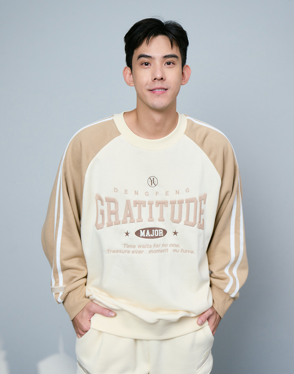 運動風文字刺繡大學T