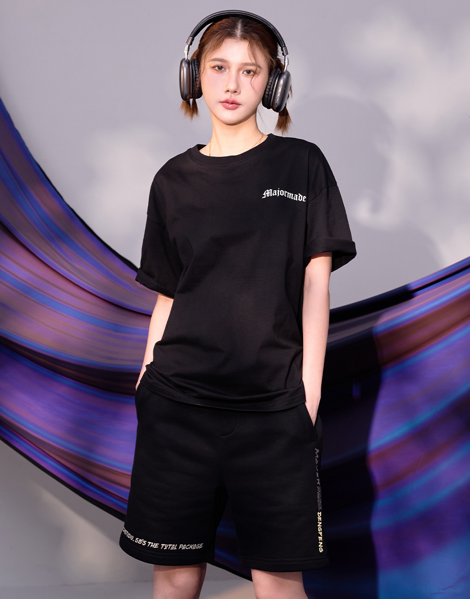 街頭感大歌德字凸膠短T