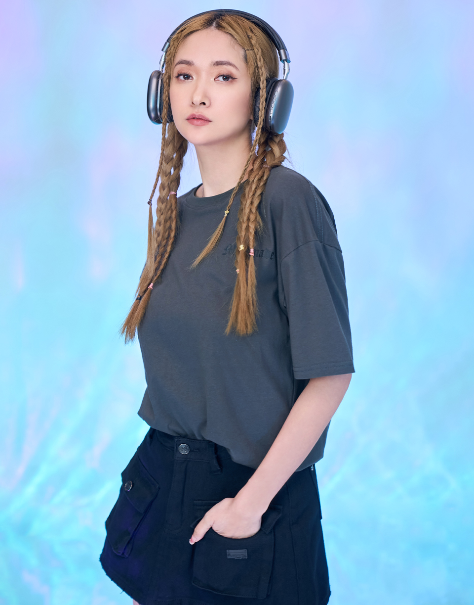 街頭感大歌德字凸膠短T