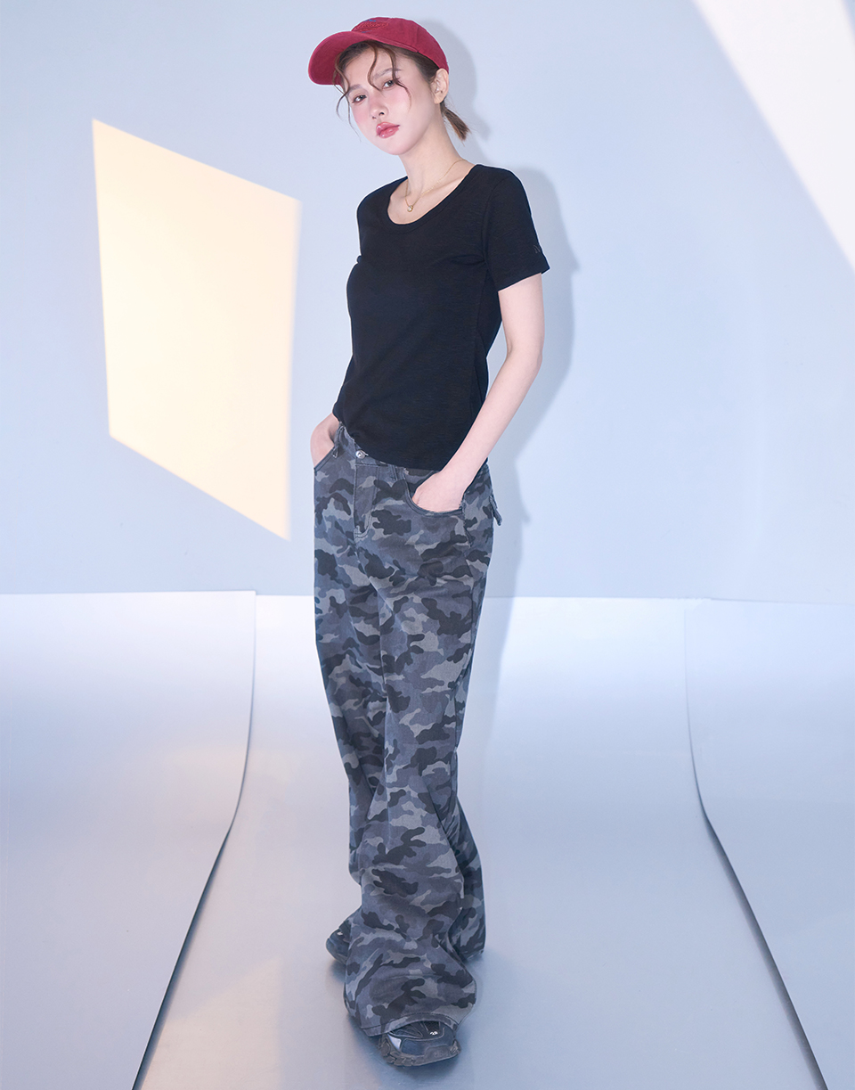 質感織紋刺繡圓領短T