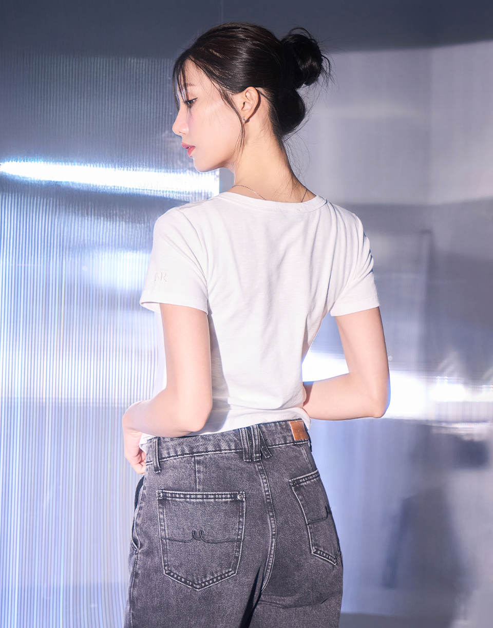 質感織紋刺繡圓領短T