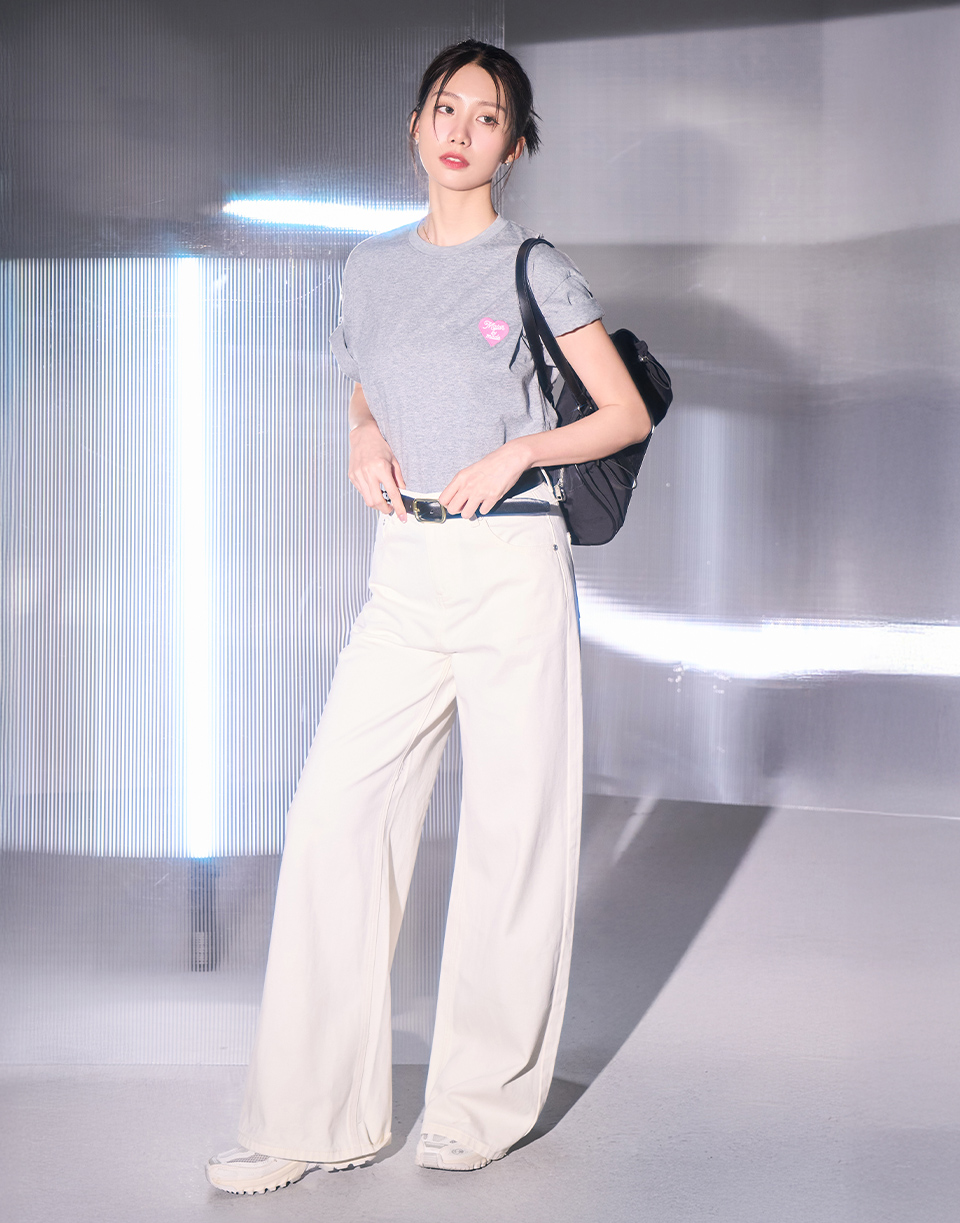 品牌愛心刺繡素面短T