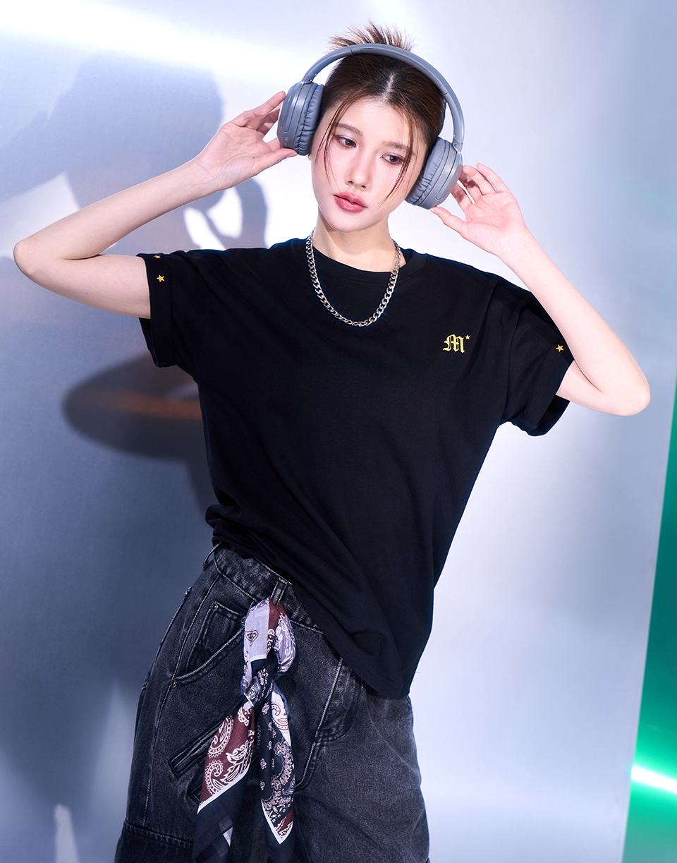 VIP歌德字螢光星星翻袖短T