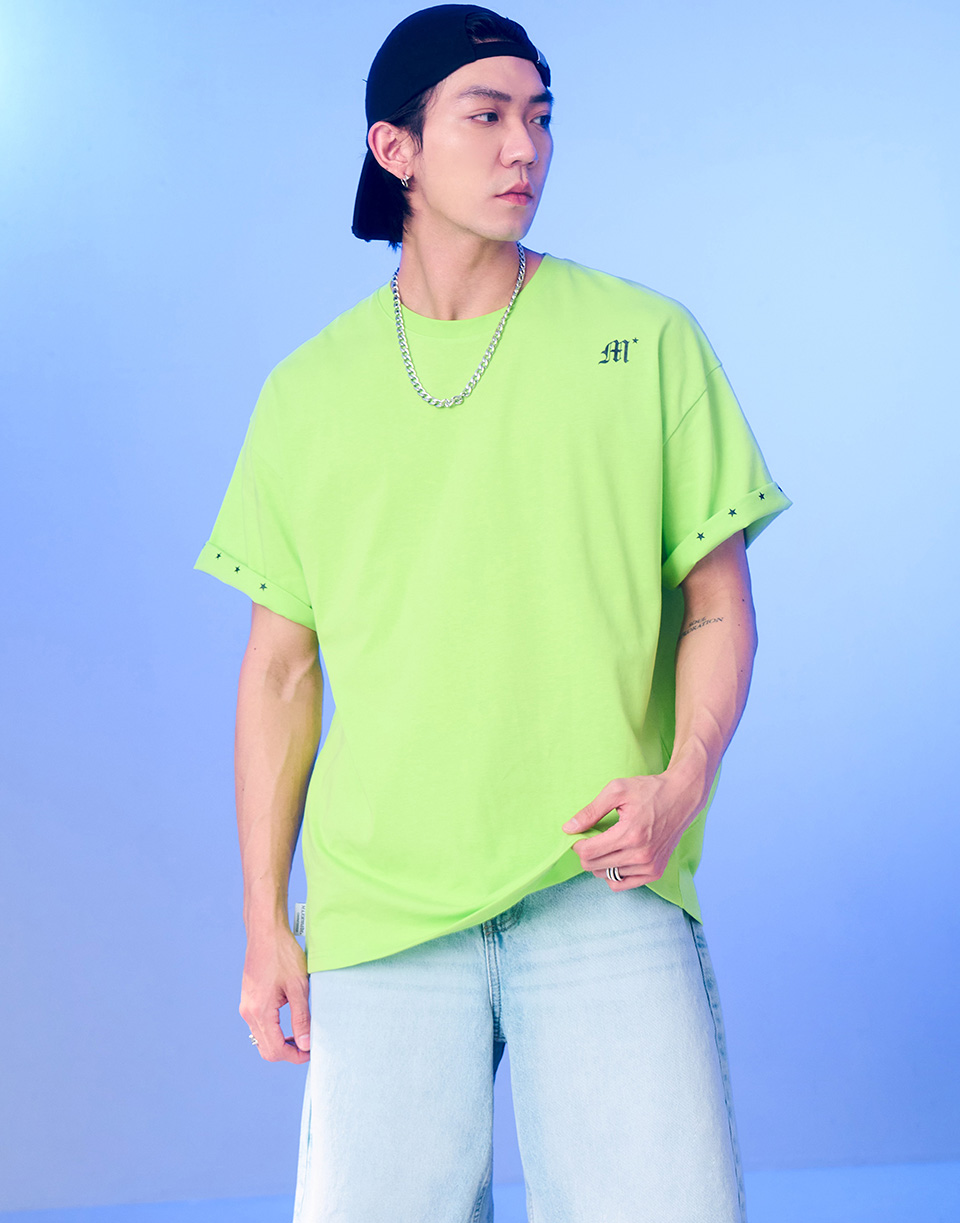 VIP歌德字螢光星星翻袖短T