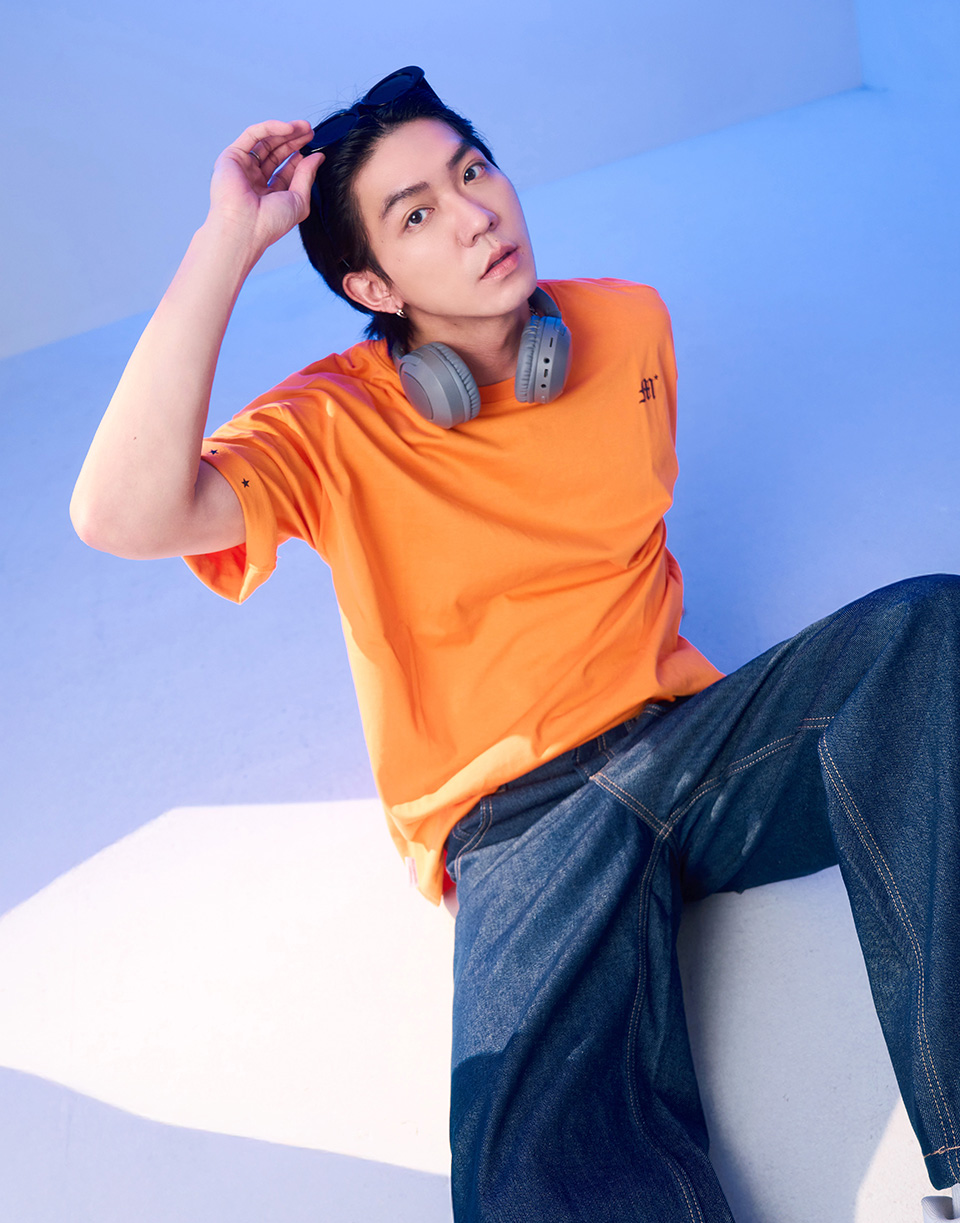 VIP歌德字螢光星星翻袖短T