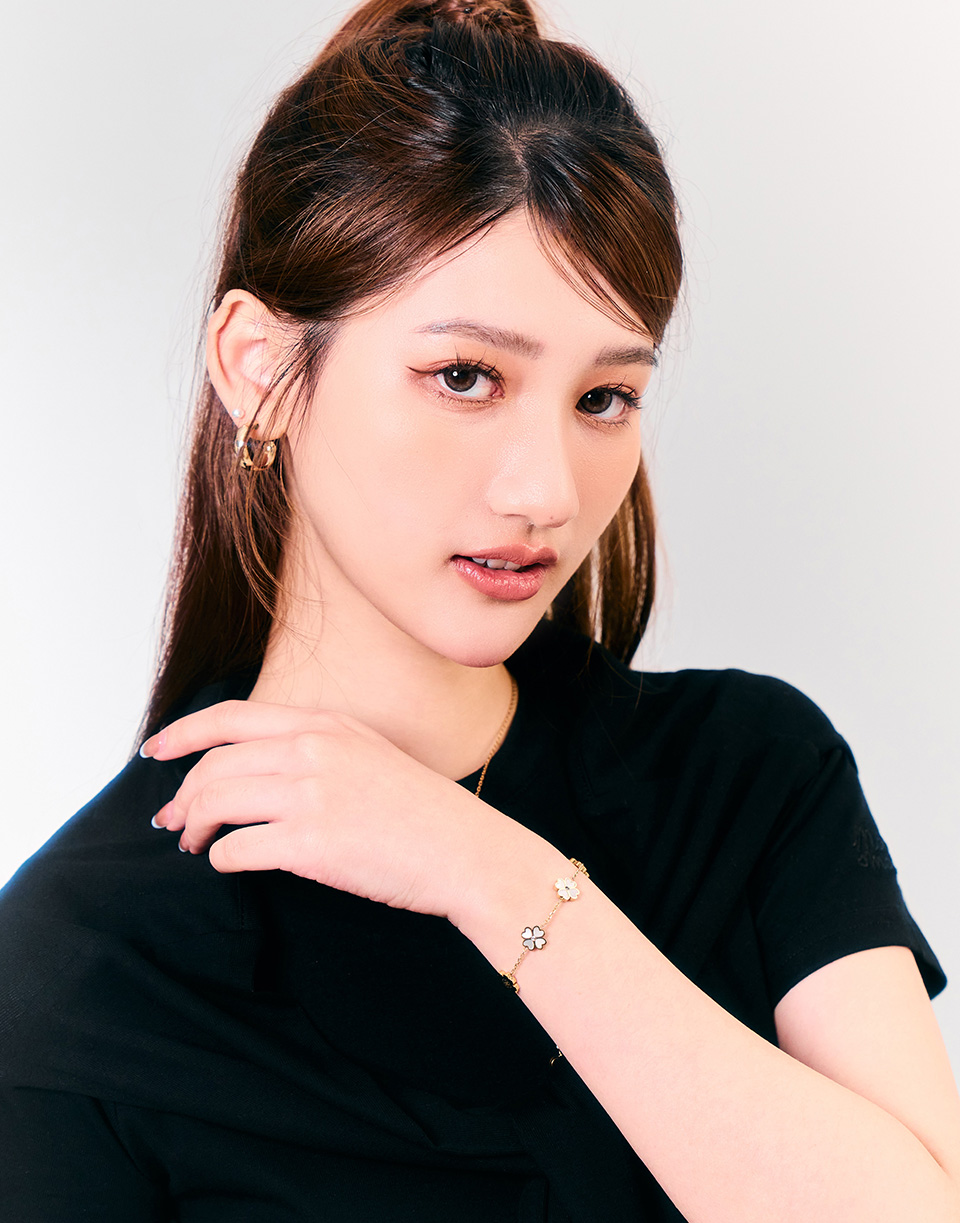 多顆幸運草母貝鈦鋼金手鍊