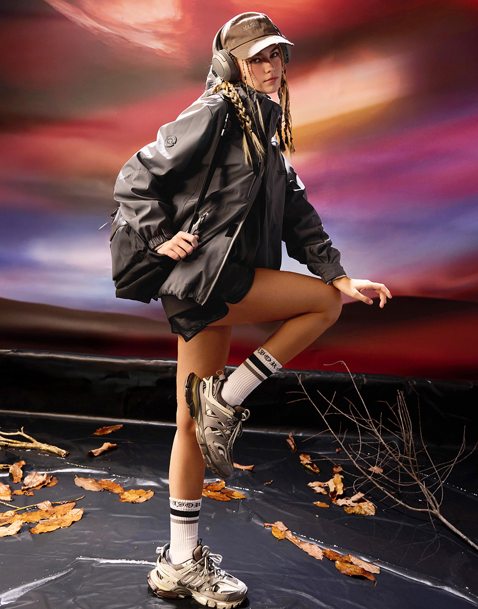 歌德字條紋字母襪