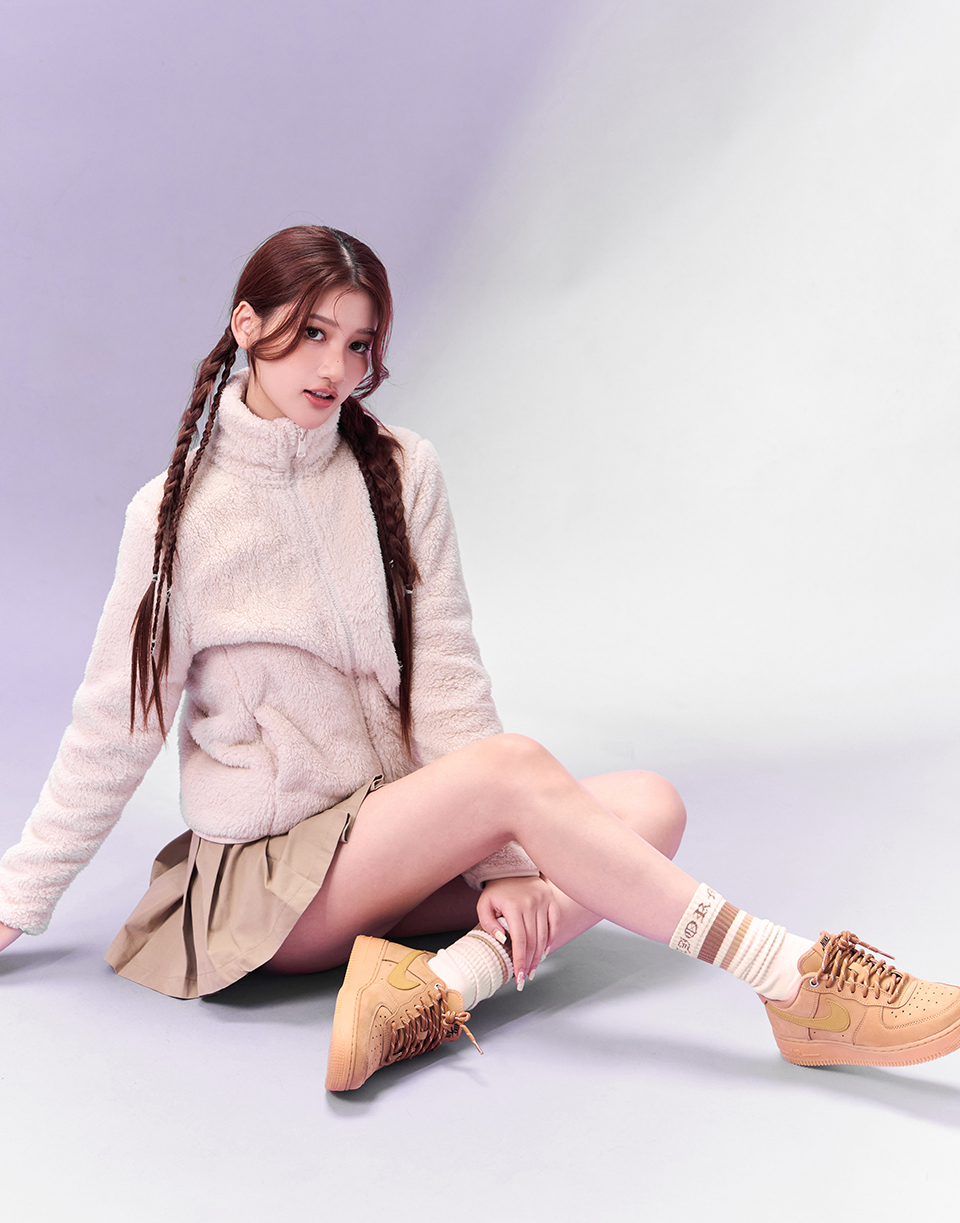 歌德字條紋字母襪