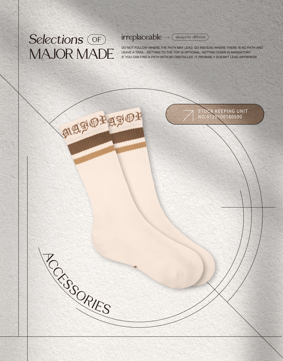 歌德字條紋字母襪