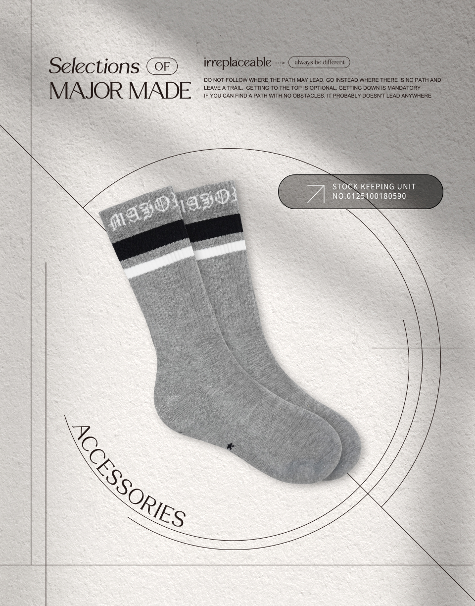 歌德字條紋字母襪