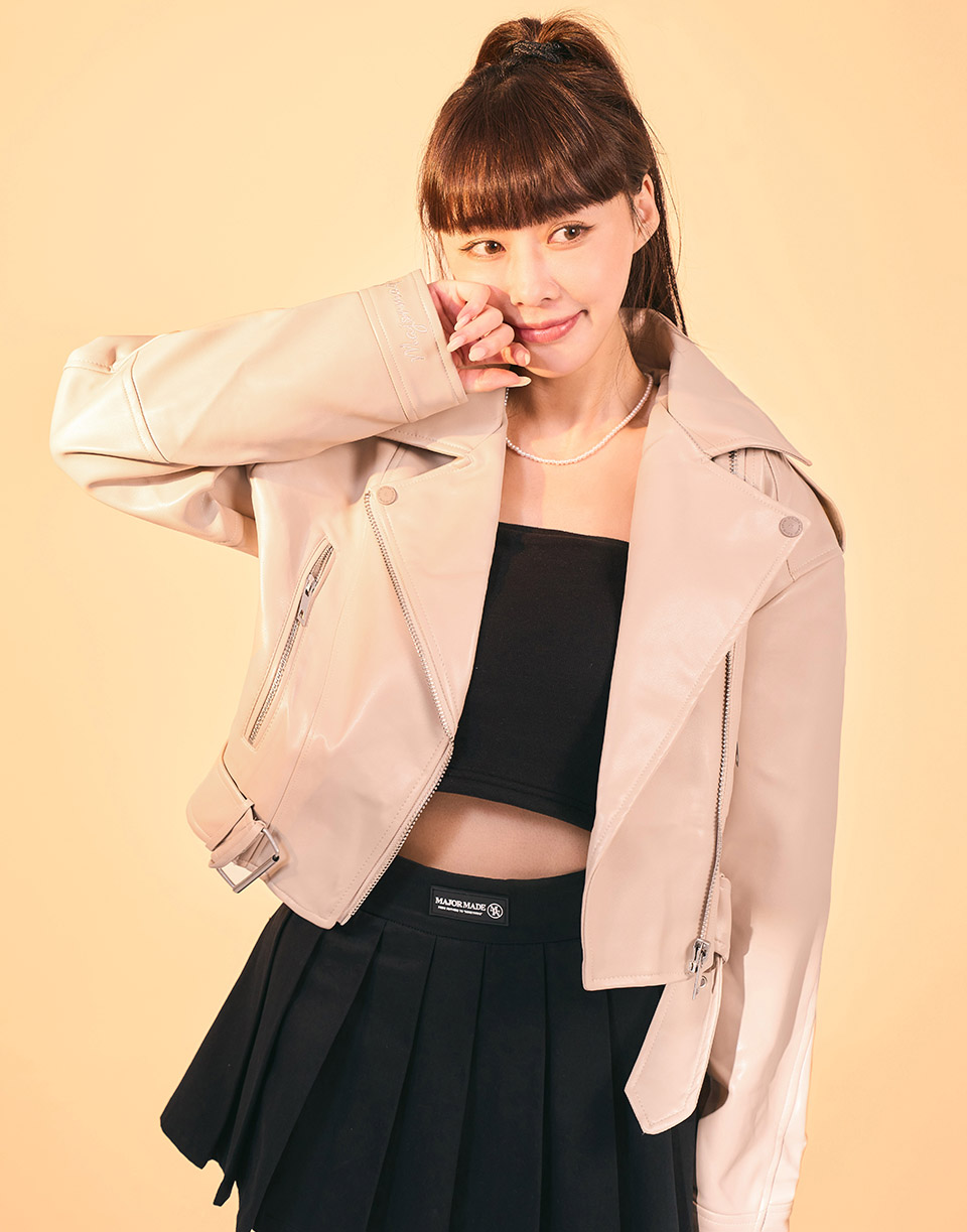 時髦短版扎實皮外套