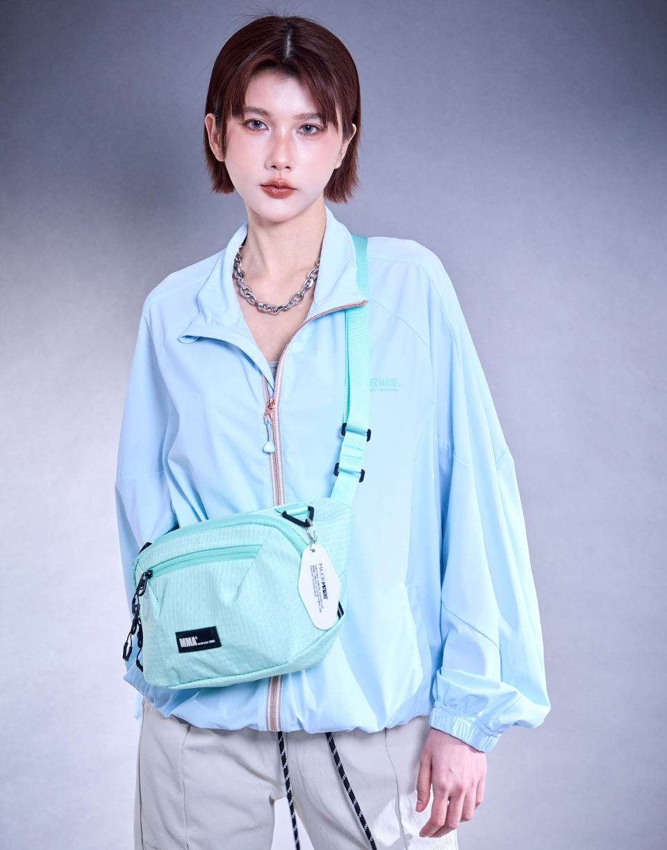 立體格紋防撥水斜背包