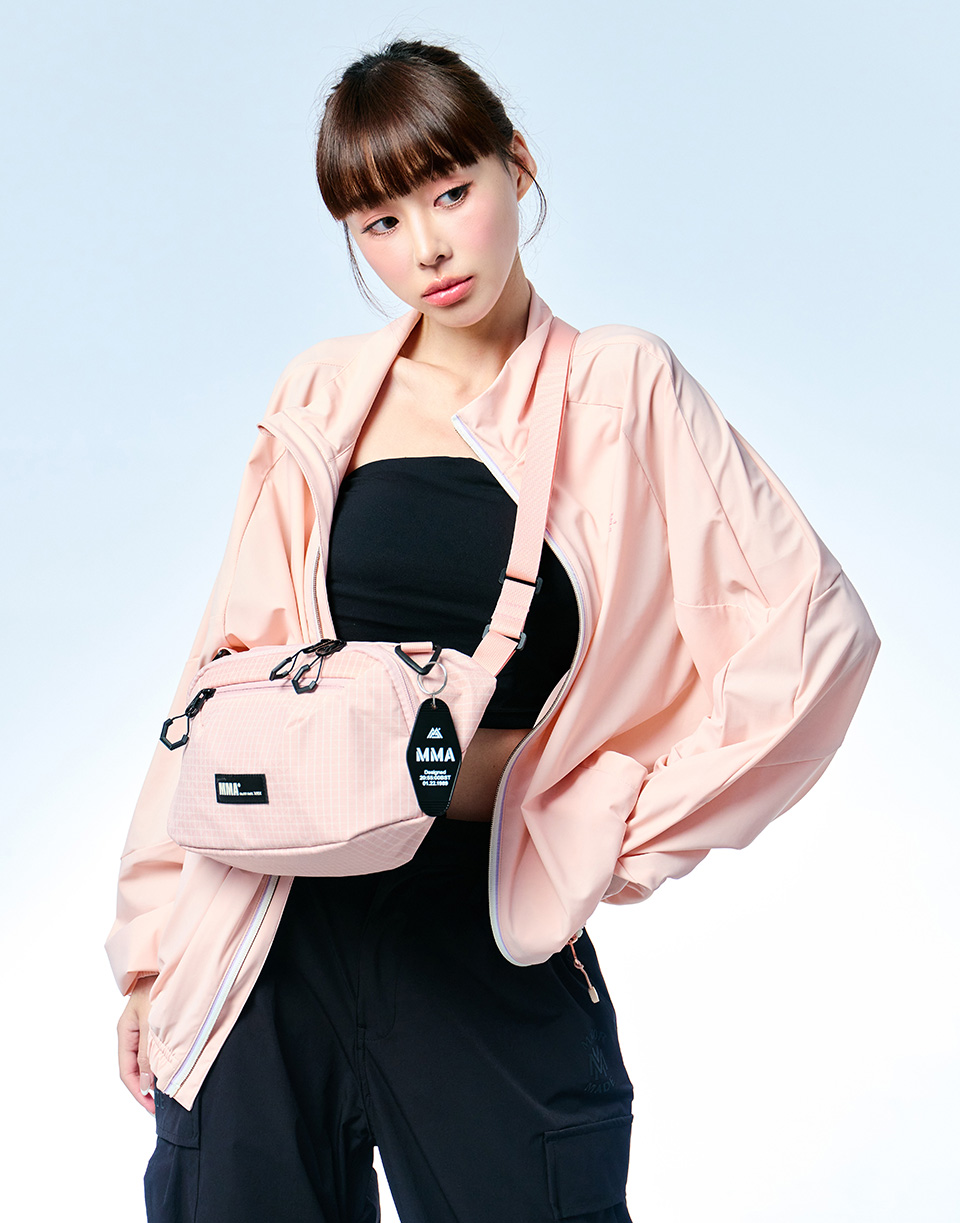 立體格紋防撥水斜背包