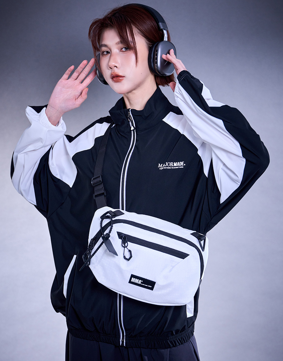 立體格紋防撥水斜背包