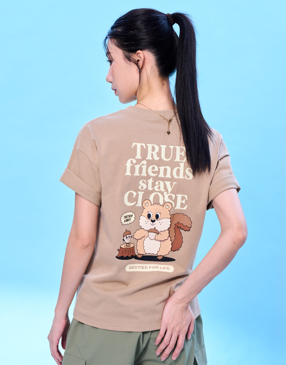 松鼠與松果溫馨刺繡口袋T