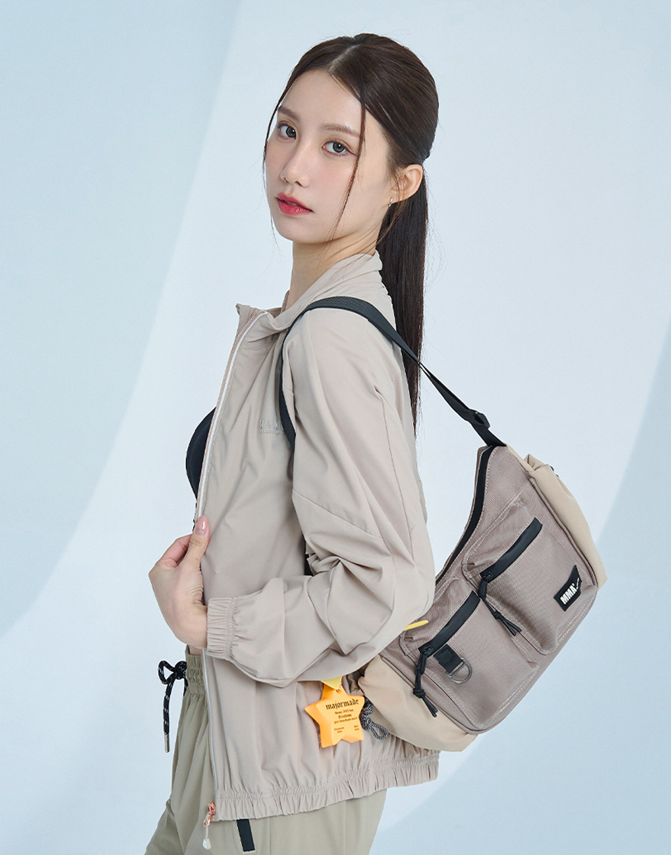 立體多口袋斜背包